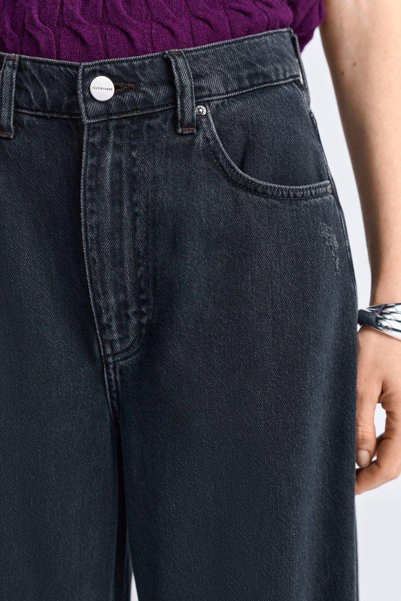 Barrel Jeans mit Fransensaum - Image 4