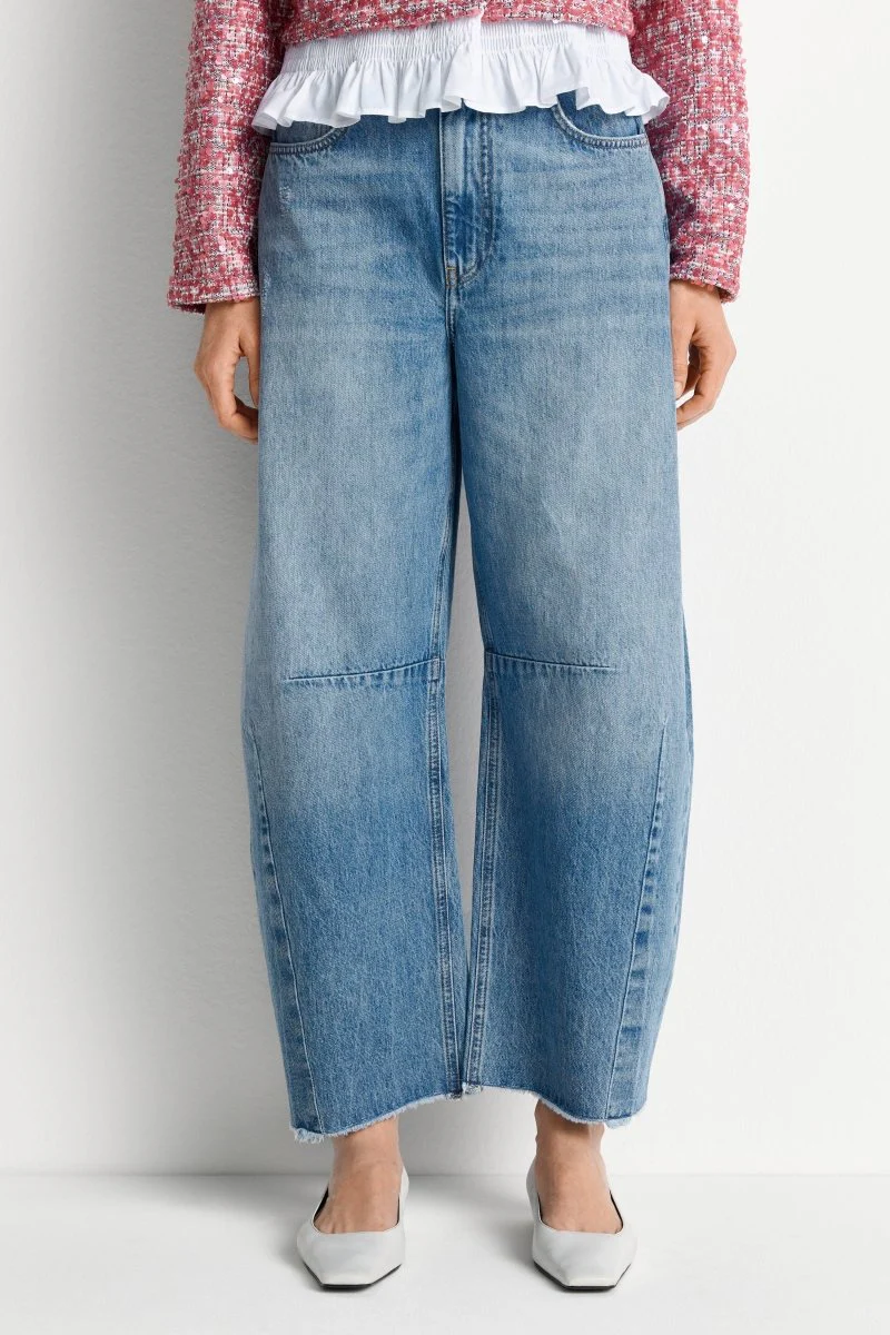 High-Waist Barrel-Leg Jeans - Image 3