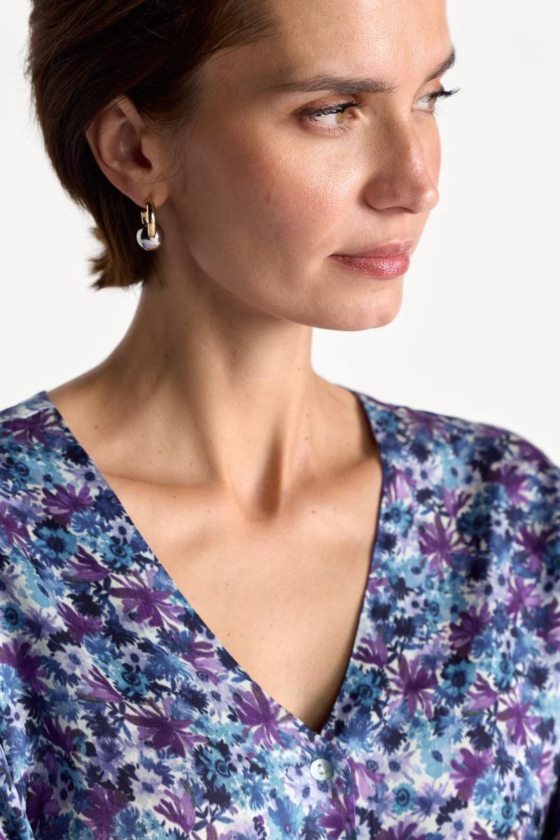 Bluse mit V-Ausschnitt - Image 2