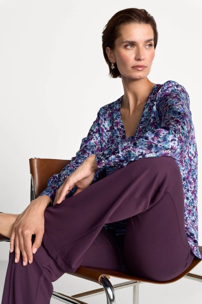 Bluse mit V-Ausschnitt - Image 3