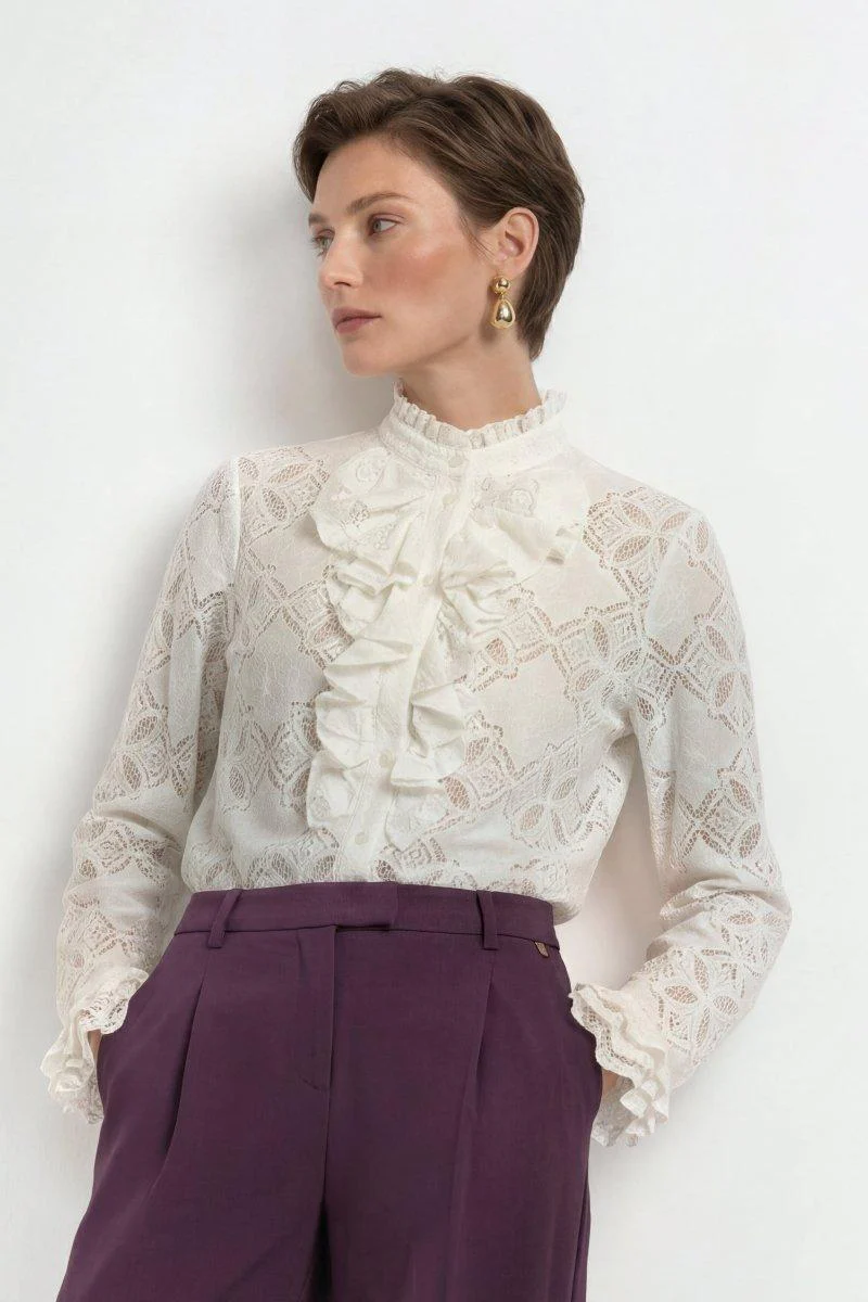 Weiße Bluse mit Volant